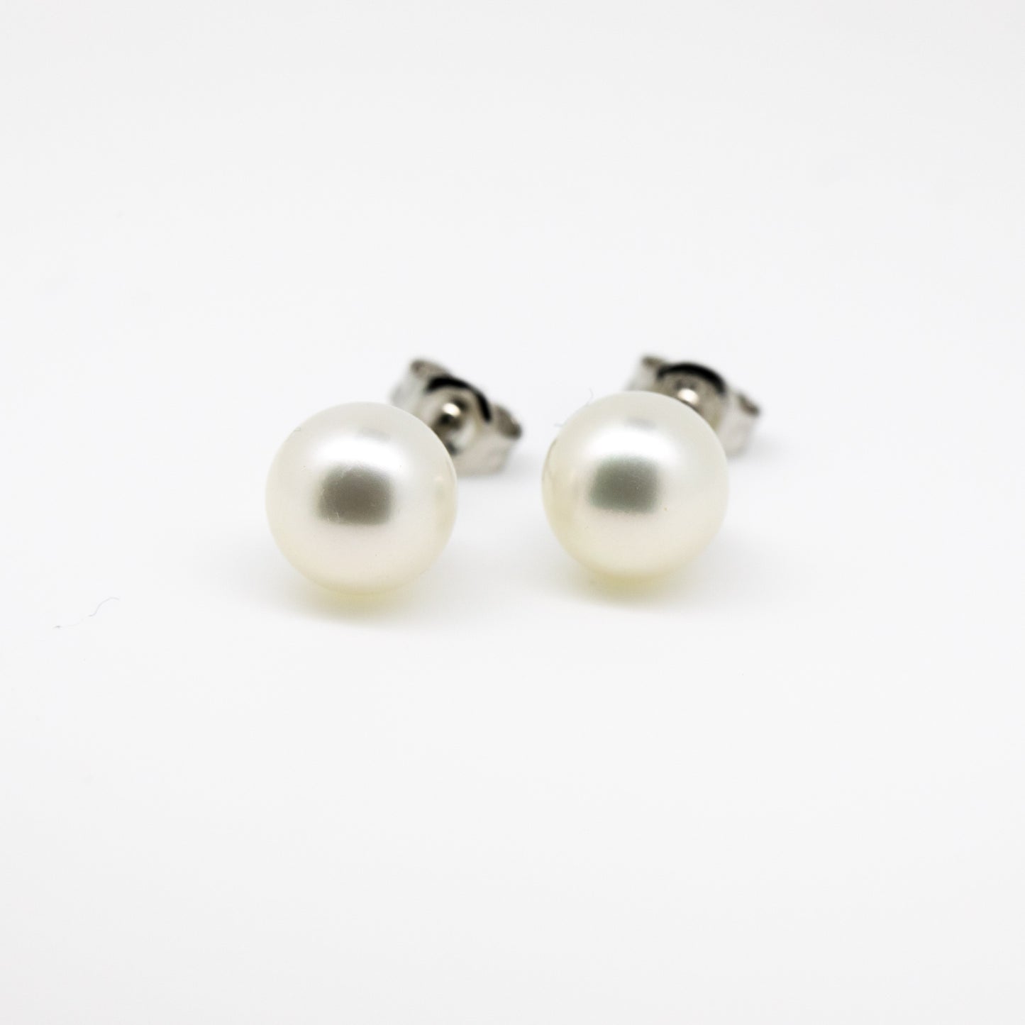 Pearl Studs 8mm Round