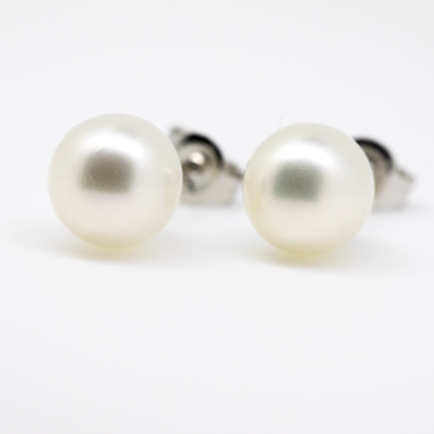 Pearl Studs 8mm Round